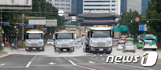 서울시 '폭염 방지 도로 물청소'