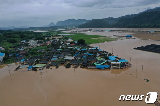 지난해 8월 수해를 입은 전북 순창군 유등면 외이마을 모습.(순창군 제공)/© 뉴스1