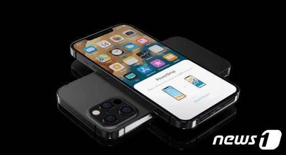 애플의 아이폰13에서 역무선충전 기능이 지원될 거라는 전망이 제기됐다. (에브리띵애플프로 갈무리) © 뉴스1