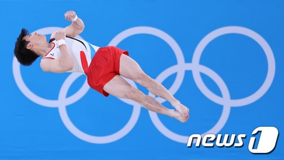 2021년 개최된 2020 도쿄 올림픽 기계체조 남자 마루운동 결선에서 연기를 펼치고 있는 김한솔. 2021.8.1/뉴스1 © News1 이재명 기자