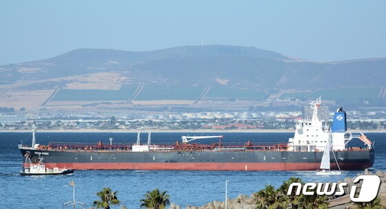 오만 해안에서 공격 받은 이스라엘 선박 머서 스트리트호. © 로이터=뉴스1 © News1 이정후 기자