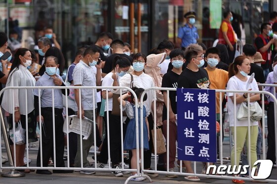최근 중국 장쑤성 난징 국제공항에서 시작된 코로나19 감염 사태가 장가계를 거쳐 전국으로 확산되는 조짐을 보이고 있다. © 로이터=뉴스1 © News1 정윤영 기자