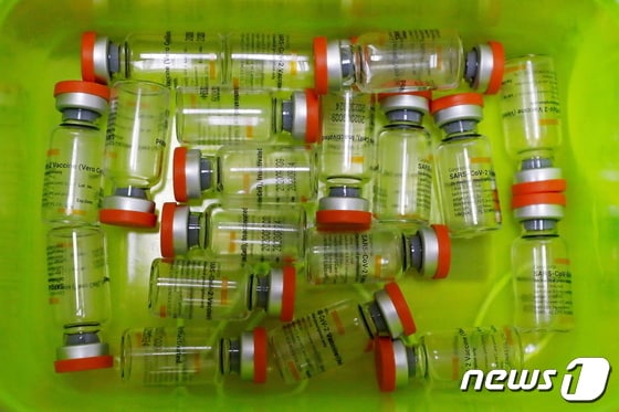 중국 국영 제약사 시노백이 개발한 코로나19 백신. © 로이터=뉴스1 © News1 정윤영 기자