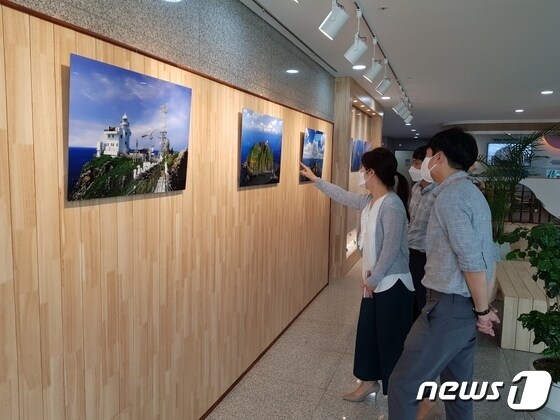 경북교육청에서 열리는 독도 사진전.(경북교육청 제공)© 뉴스1