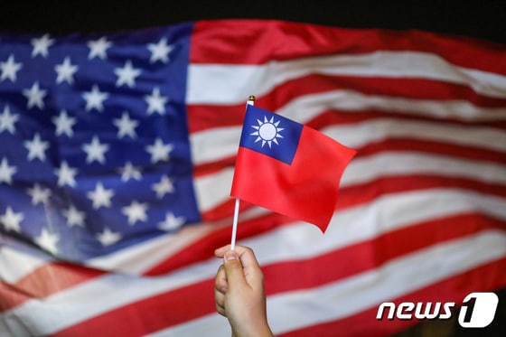 대만 국기와 미국 성조기. © 로이터=뉴스1 © News1 정윤영 기자