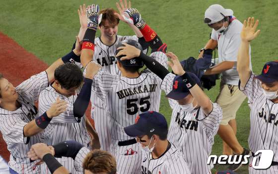일본은 2020 도쿄 올림픽 야구 전승 우승을 차지했다. © AFP=뉴스1