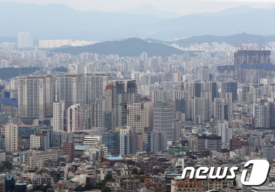 서울 아파트 단지의 모습. 2021.8.8/뉴스1 © News1 신웅수 기자
