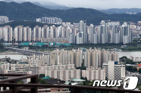 1일 서울 남산에서 도심의 아파트 및 주택 단지가 보이고 있다. 2021.9.1/뉴스1 © News1 황기선 기자
