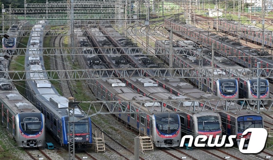 서울 구로구 한국철도공사 구로차량사업소에 열차가 정차해 있다. (사진은 기사 내용과 무관함) / 뉴스1 © News1