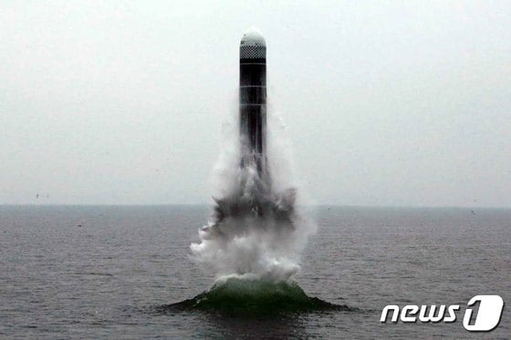 북한이 지난 2019년 10월2일 강원도 원산 인근 해상에서 잠수함발사탄도미사일(SLBM) '북극성-3형'을 시험발사했다. (뉴스1 DB)
