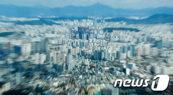 22일 서울 용산구 남산N서울타워에서 바라본 도심 아파트단지. 2021.9.22/뉴스1 © News1 안은나 기자