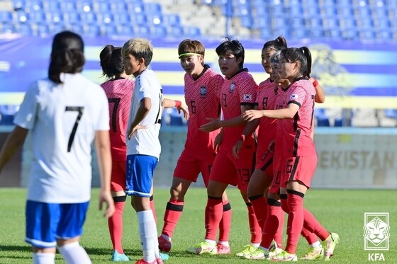 한국 여자축구가 우즈베키스탄을 4-0으로 꺾고 아시안컵 본선에 진출했다.(대한축구협회 제공)© 뉴스1