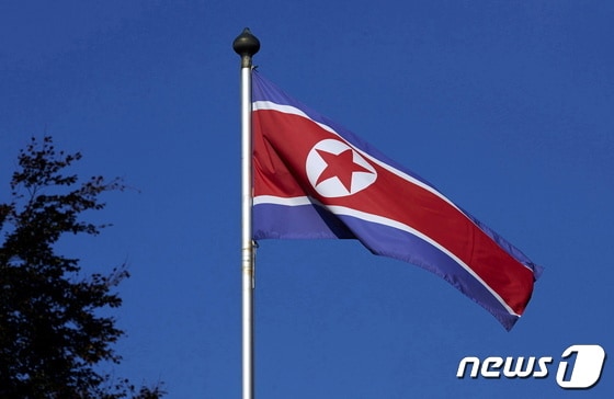 북한 인공기. © 로이터=뉴스1 © News1 정윤영 기자