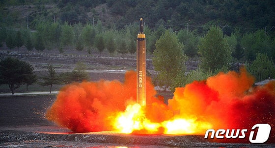 북한의 중거리탄도미사일 '화성-12'형 (미국 CSIS 미사일 방어 프로젝트) © 뉴스1 자료 사진