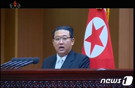 김정은 북한 노동당 총비서가 지난 9월29일 열린 최고인민회의 제14기 제5차 회의 2일 회의에서 시정연설을 하고 있다. (조선중앙TV 갈무리)