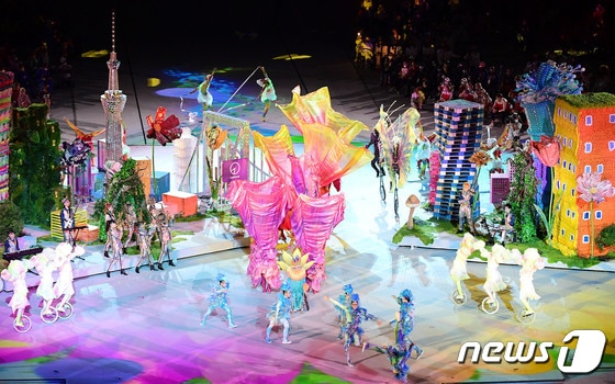 5일 일본 도쿄 올림픽스타디움에서 열린 도쿄패럴림픽 폐회식에서 다채로운 공연이 펼쳐지고 있다. 2021.9.5/뉴스1 © News1 사진공동취재단