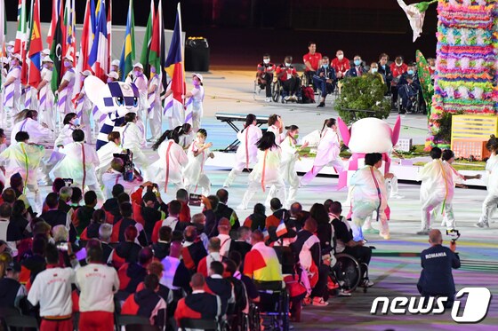 5일 일본 도쿄 올림픽스타디움에서 열린 도쿄패럴림픽 폐회식에서 다채로운 공연이 펼쳐지고 있다. (대한장애인체육회 제공) 2021.9.5/뉴스1 © News1 김진환 기자