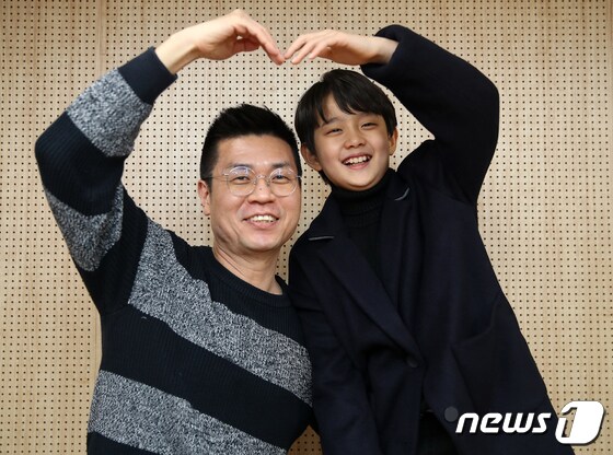 영화 '특송'의 박대민 감독(왼쪽)과 아역배우 정현준 / 뉴스1 © News1 김진환 기자