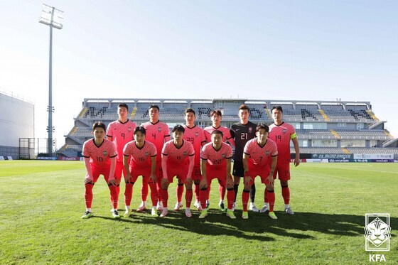 대한민국 축구 대표팀이 15일(한국시간) 터키 안탈리아 마르단 스타이움에서 열린 아이슬란드와의 친선전에 앞서 승리를 다짐하고 있다. (대한축구협회 제공) 2022.1.15/뉴스1