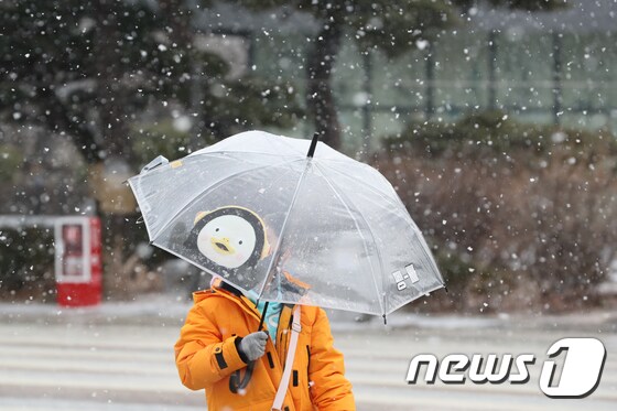 눈 내리는 서울…'펭수 고향 같아요'