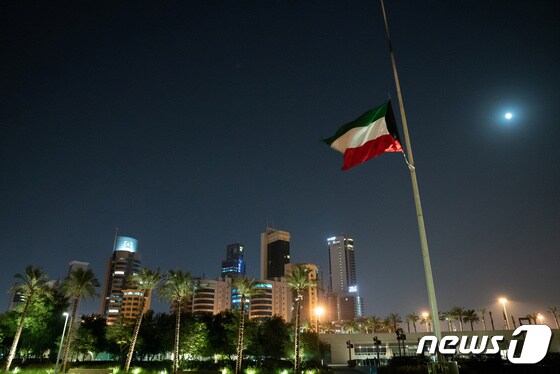 쿠웨이트 국기가 계양돼 있다. © 로이터=뉴스1 © News1 정윤영 기자