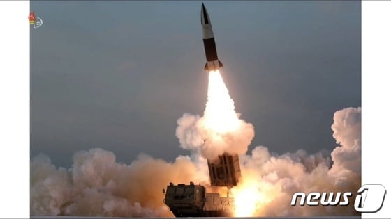 북한 단거리탄도미사일 KN-24 (조선중앙TV 캡처) © 뉴스1