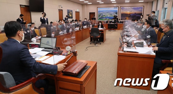 국토교통위원회 전체회의 2022.1.4/뉴스1 © News1 이승배 기자