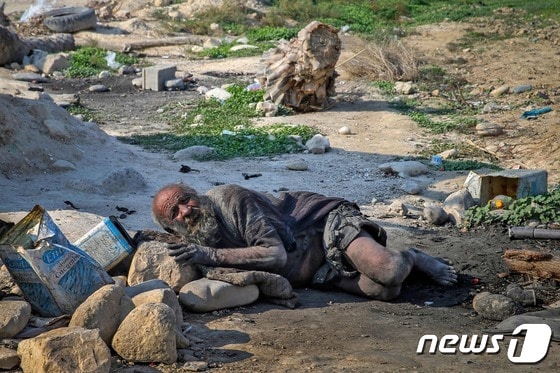 67년간 씻지 않은 이란의 아무 하지(94)가 세상을 떠났다. © AFP=뉴스1
