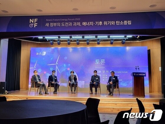  27일 서울 명동 은행회관에서 열린 '뉴스1 미래에너지포럼(NFEF) 2022'에서 마지막 순서로 양의석 에너지경제연구원 부원장을 좌장으로 한 '경제안보 시대, 한국의 생존 전략은' 토론회가 진행됐다.