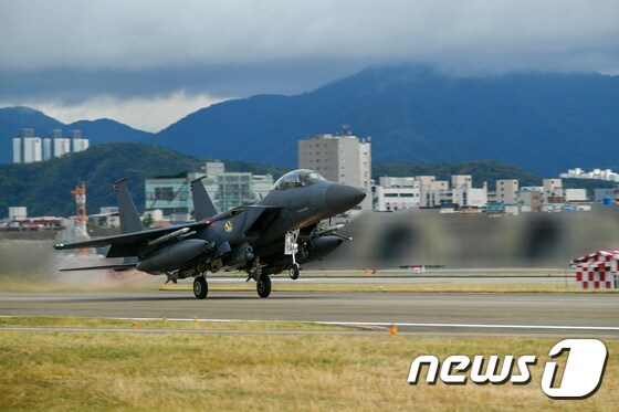 공군 F-15K 전투기. (합동참모본부 제공) 2022.10.4/뉴스1 © News1 민경석 기자