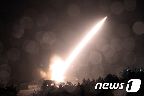 한미 연합 지대지미사일 사격. (합참 제공) 2022.10.5/뉴스1 © News1 민경석 기자