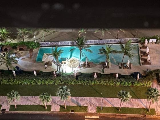 B씨가 수영장 감전사고가 발생한 호텔이라며 공개한 사진. ('보배드림' 갈무리)