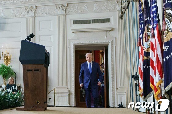 조 바이든 미국 대통령이 9일(현지시간) 워싱턴 백악관에서 중간 선거와 관련한 기자회견에 도착을 하고 있다. © AFP=뉴스1 © News1 우동명 기자