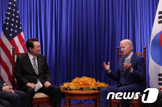 윤석열 대통령(왼쪽)과 조 바이든 미국 대통령. (대통령실 제공) 2022.11.14/뉴스1 © News1 오대일 기자