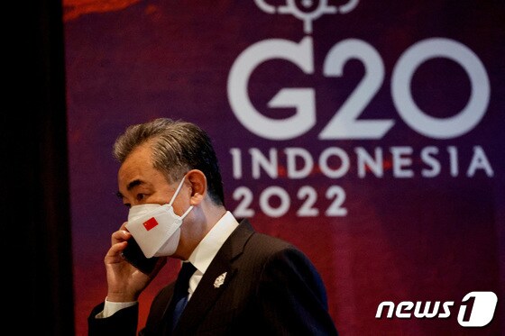 왕이 중국 외교부장이 16일(현지시간) 인도네시아 발리에서 열린 주요 20개국(G20) 정상회의에 참석했다. © 로이터=뉴스1 © News1 정윤영 기자