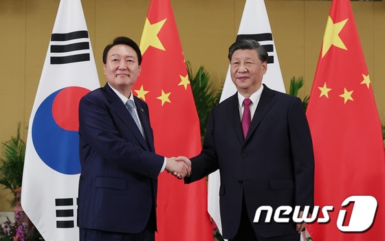 윤석열 대통령(왼쪽)과 시진핑 중국 국가주석. (대통령실 제공) 2022.11.16/뉴스1 © News1 오대일 기자