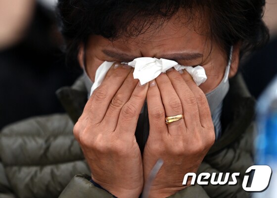 이태원 참사 희생자 이남훈씨의 어머니가 22일 입장발표 기자회견에서 