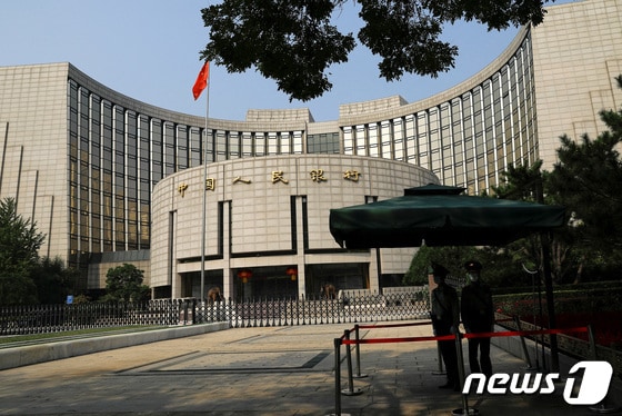 중국 베이징의 중국 인민은행 본부. © 로이터=뉴스1 © News1 강민경 기자