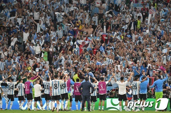 27일(한국시간) 열린 아르헨티나-멕시코 경기에 8만8966명이 입장했다. © AFP=뉴스1