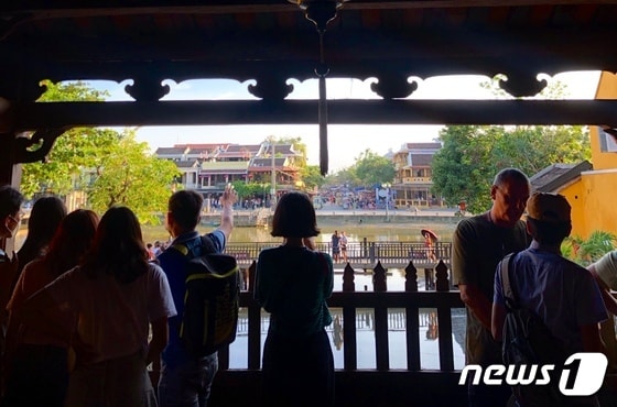 내원교 다리 위에서 바라본 투본강© News1