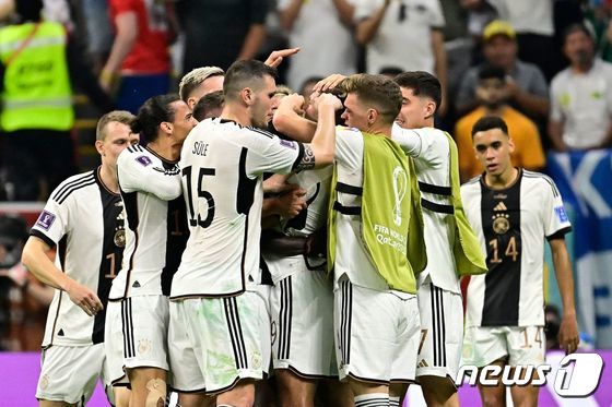 스페인전 득점 후 기뻐하는 독일 선수단. © AFP=뉴스1