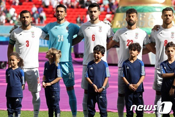 웨일스전에서 국가를 따라 부르고 있는 이란 선수들 © AFP=뉴스1