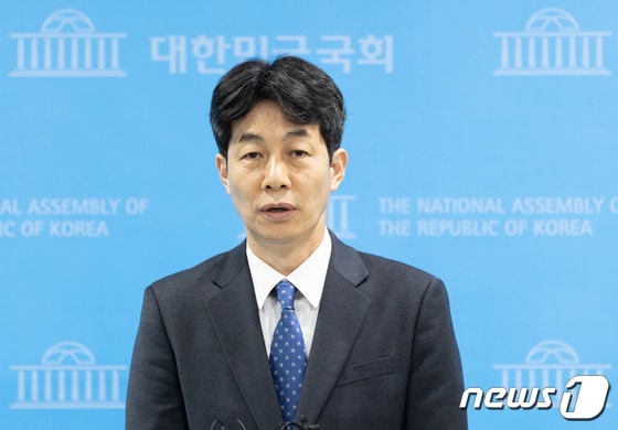 윤건영 더불어민주당 의원. 2022.12.1/뉴스1 © News1 이재명 기자