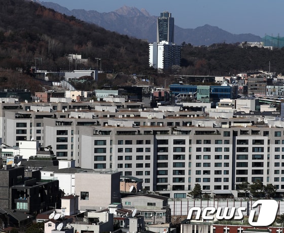 서울 용산구 한남동에서 바라본 고급 주택단지의 모습. 2022.12.14/뉴스1 © News1 김진환 기자