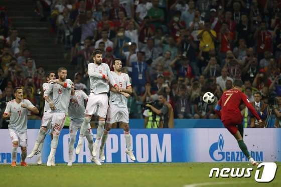 크리스티아누 호날두가 월드컵, 유럽축구선수권대회에서 기록한 프리킥 득점은 1골이었다. © AFP=뉴스1