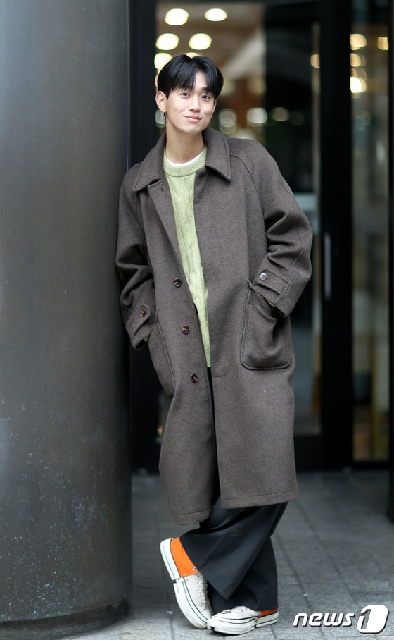 배우 신현승이 서울 종로구 뉴스1 사옥에서 열린 인터뷰에 앞서 포즈를 취하고 있다/뉴스1 © News1 권현진 기자