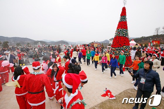 전북 임실군은 23~25일 사흘간 임실치즈테마파크에서 '2022 임실 산타축제'가 열린다고 22일 밝혔다.(임실군 제공)2022.12.22/뉴스1