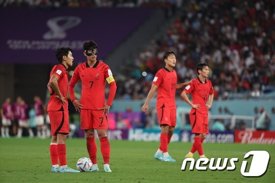 축구대표팀의 이강인과 손흥민(왼쪽부터) /뉴스1 © News1 이광호 기자