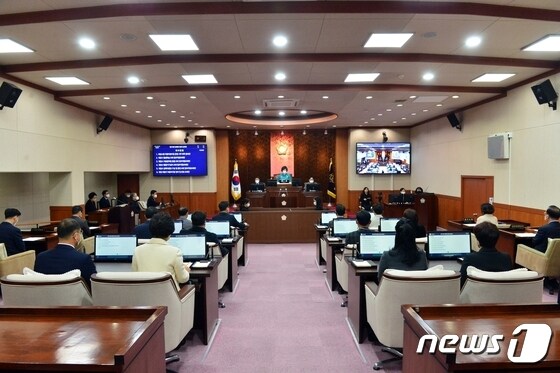 제천시의회는 5일 본회의를 개최하고 319회 정례회 전반부를 마무리했다. 