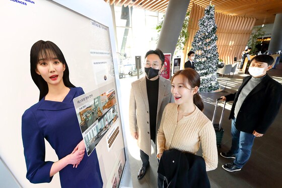KT가 AI 기술 스타트업 딥브레인AI와 호텔용 'AI 컨시어지' 서비스를 개발하고 서울 중구에 위치한 노보텔 앰배서더 서울 동대문 호텔＆레지던스에 적용했다고 8일 밝혔다. (KT 제공)